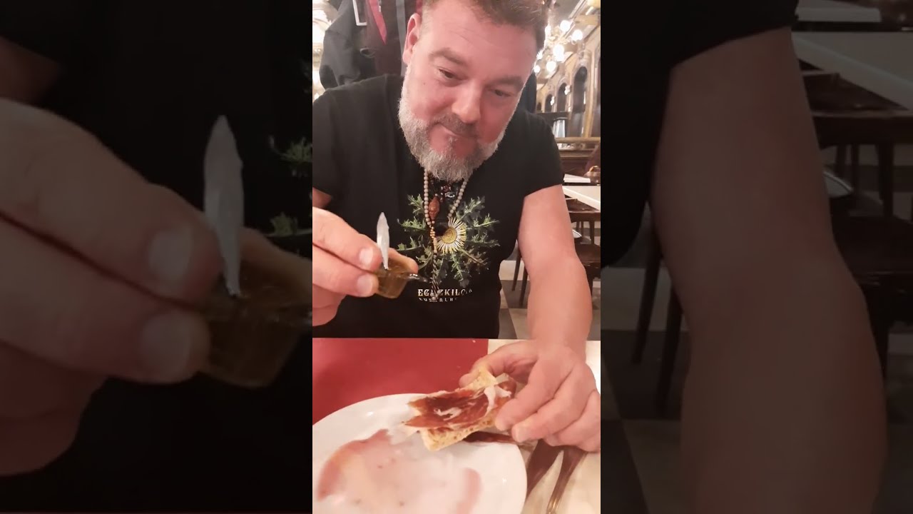 con pan y vino se anda el camino significado