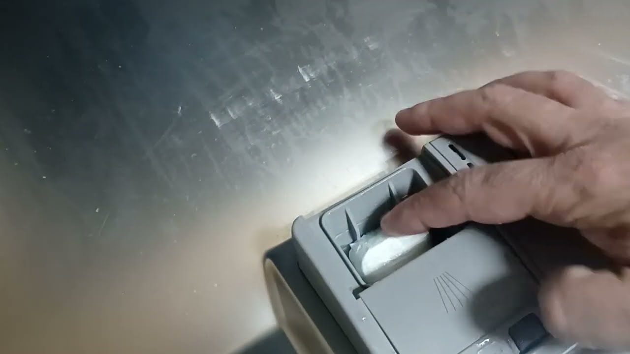 donde se pone la pastilla del lavavajillas