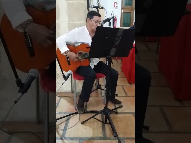 una hora duerme el gallo dos el caballo