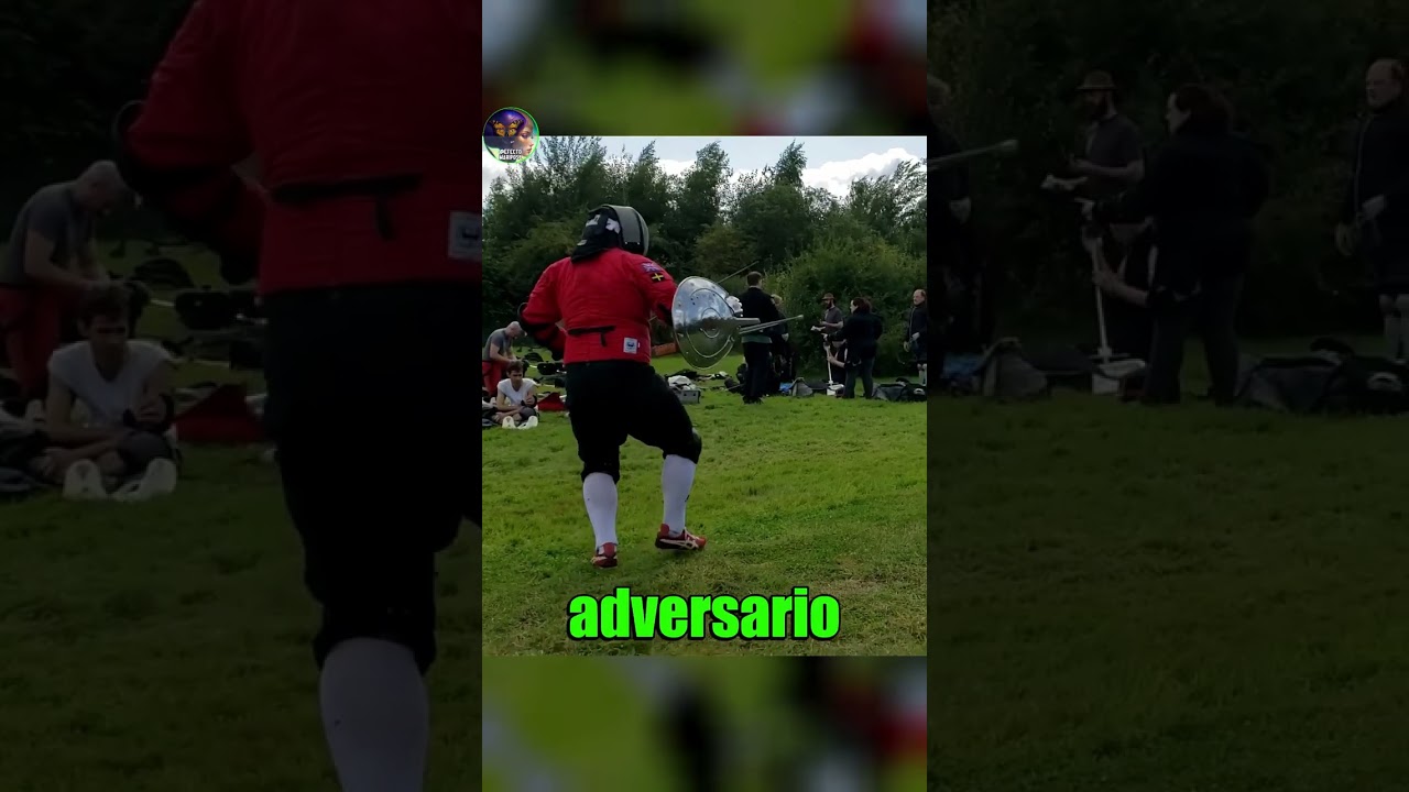 pieza que rodea el interior de un escudo