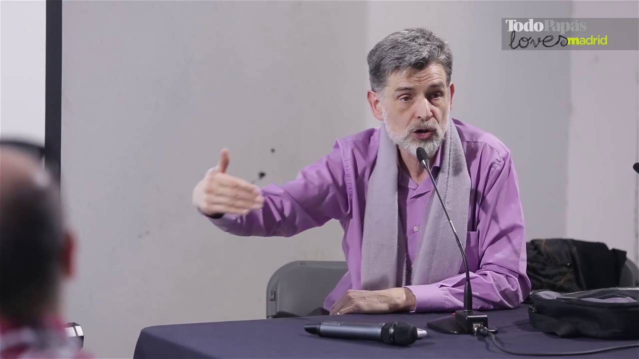 a que edad duermen los niños solos