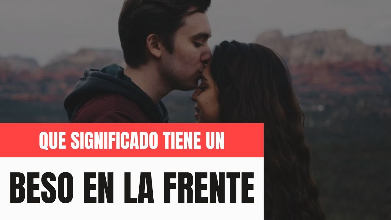 beso en la frente de un hombre