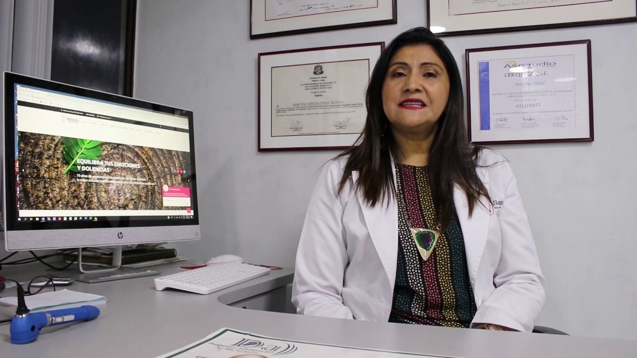 siento que me camina algo en el oído